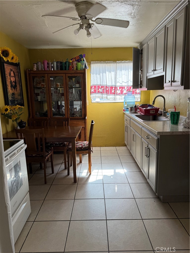 1236 Hull Rd, Atwater, CA 95301