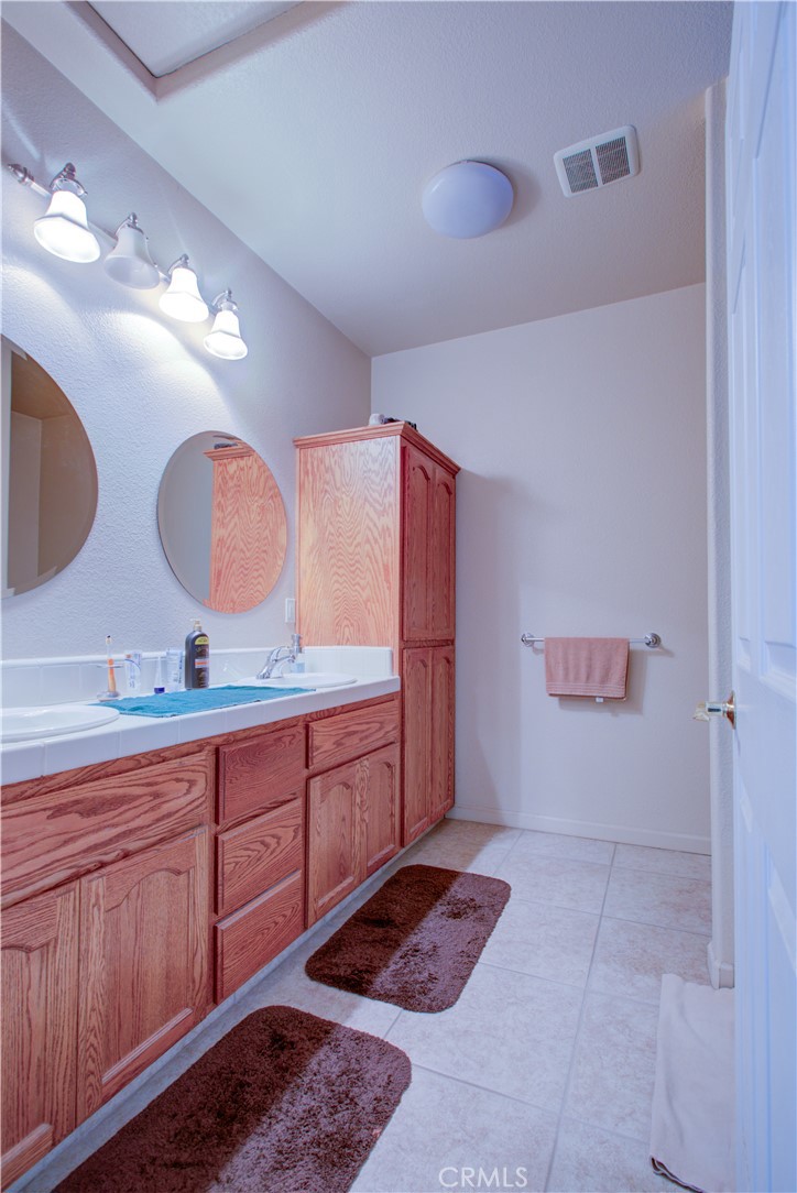 5261 Lucille Ln, Atwater, CA 95301