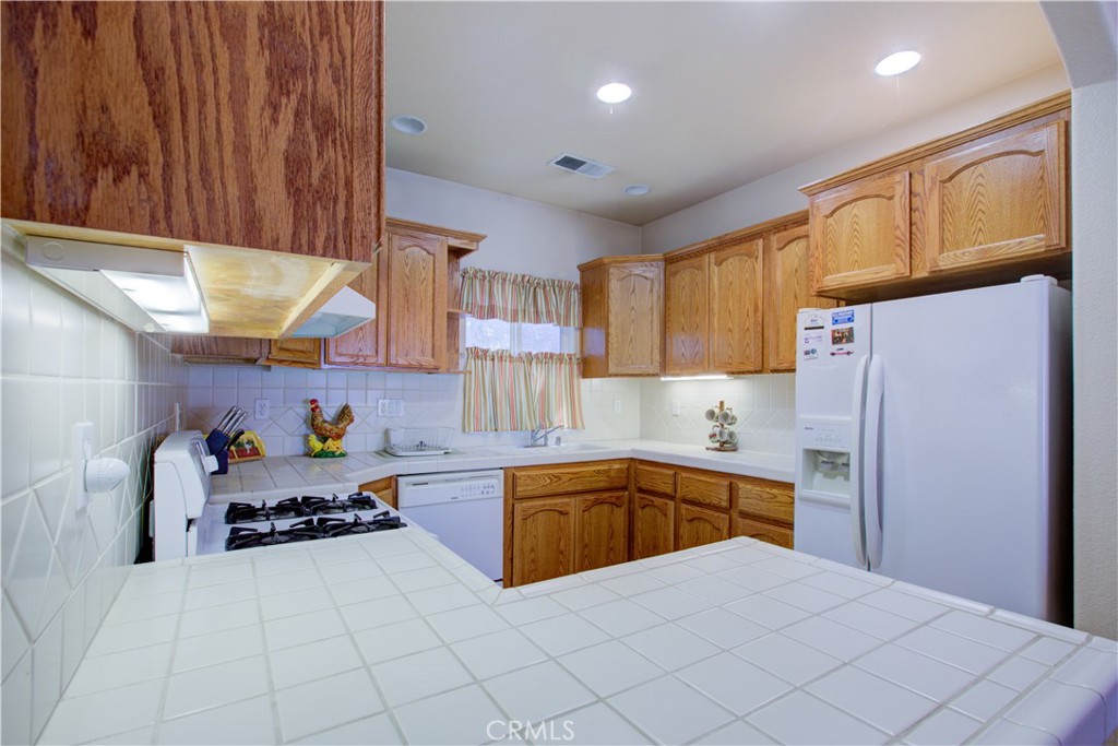5261 Lucille Ln, Atwater, CA 95301