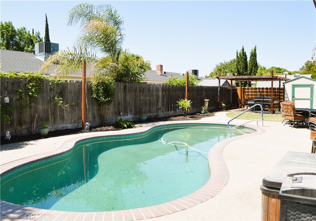 380 Tammy Dr, Atwater, CA 95301