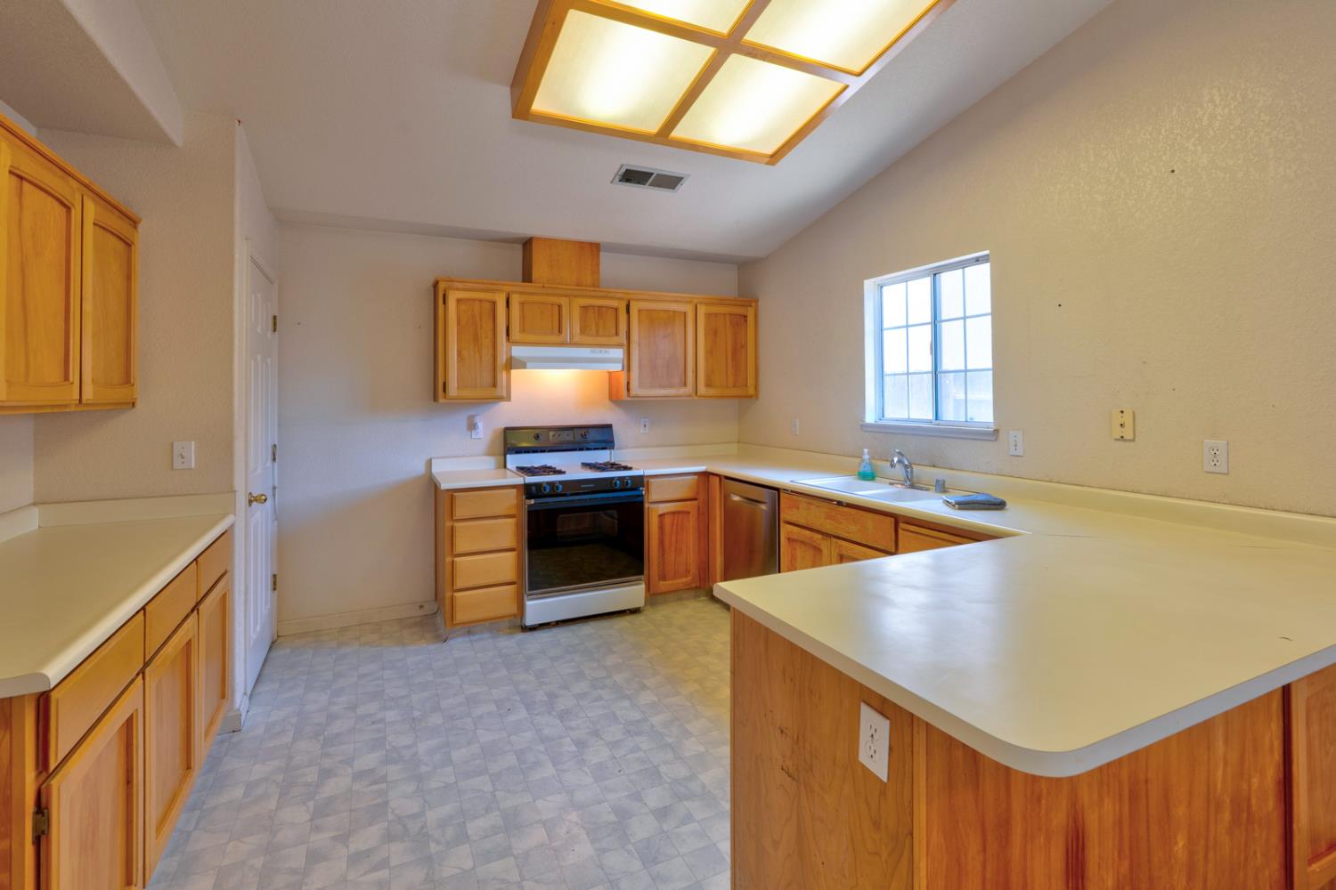 205 Clipper Ct, Atwater, CA 95301