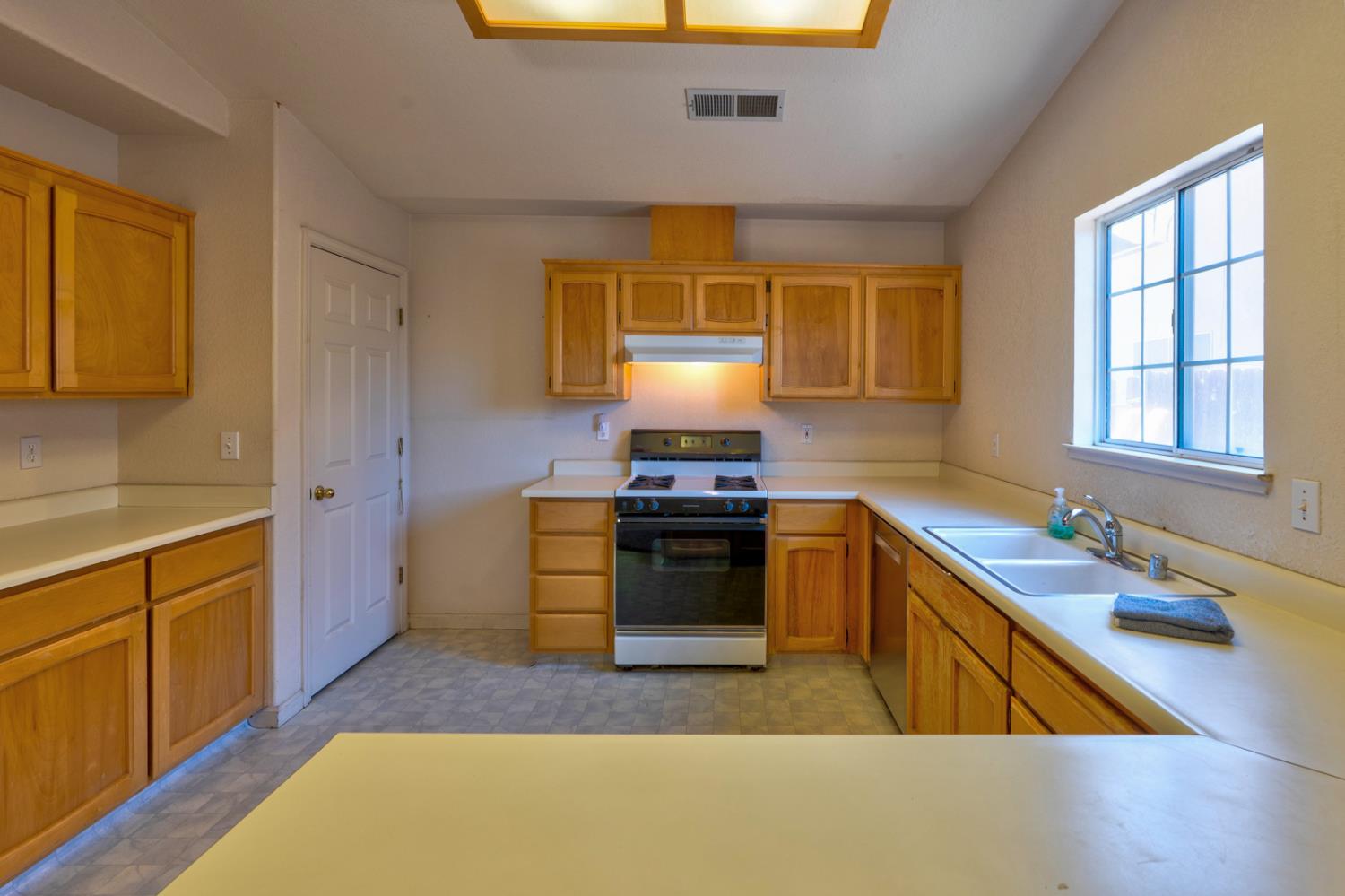 205 Clipper Ct, Atwater, CA 95301